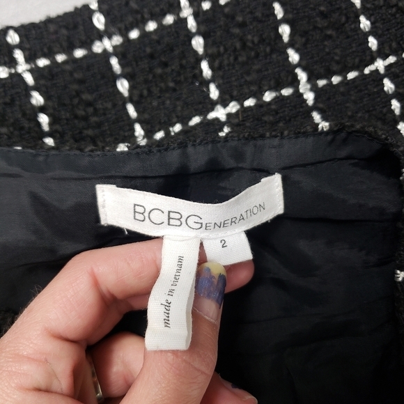 BCBGeneration black and white tweed mini skirt women's size 2 - Picture 7 of 9